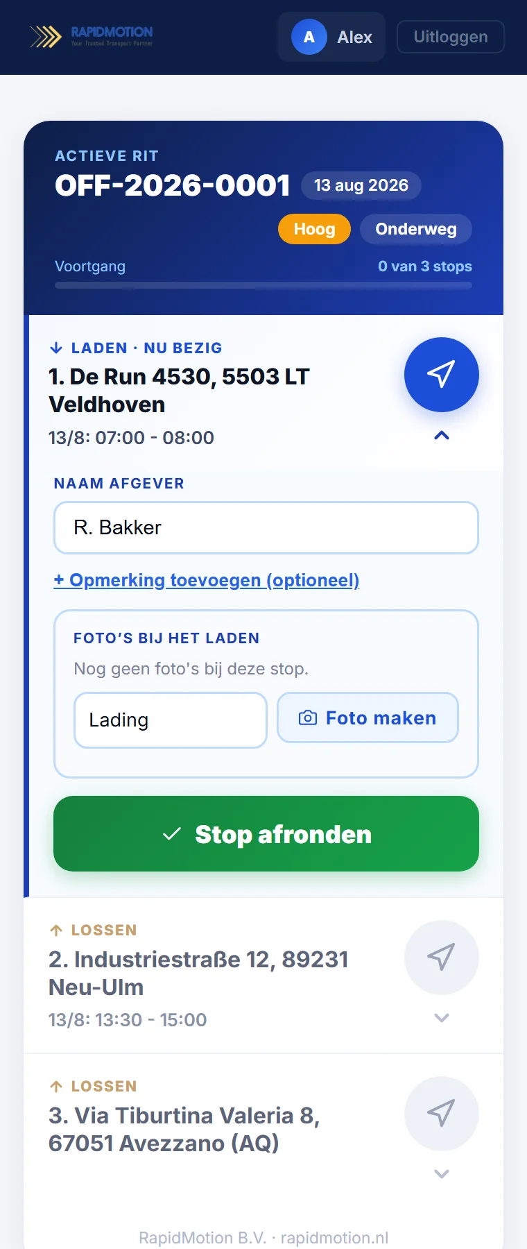 Laden in de chauffeursapp: naam van de afgever, ruimte voor een opmerking en foto's, en de knop om de stop af te ronden.